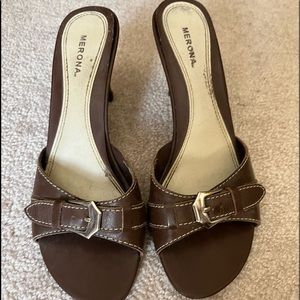 Brown heeled strapless sandal with buckle Sz 6 1/2